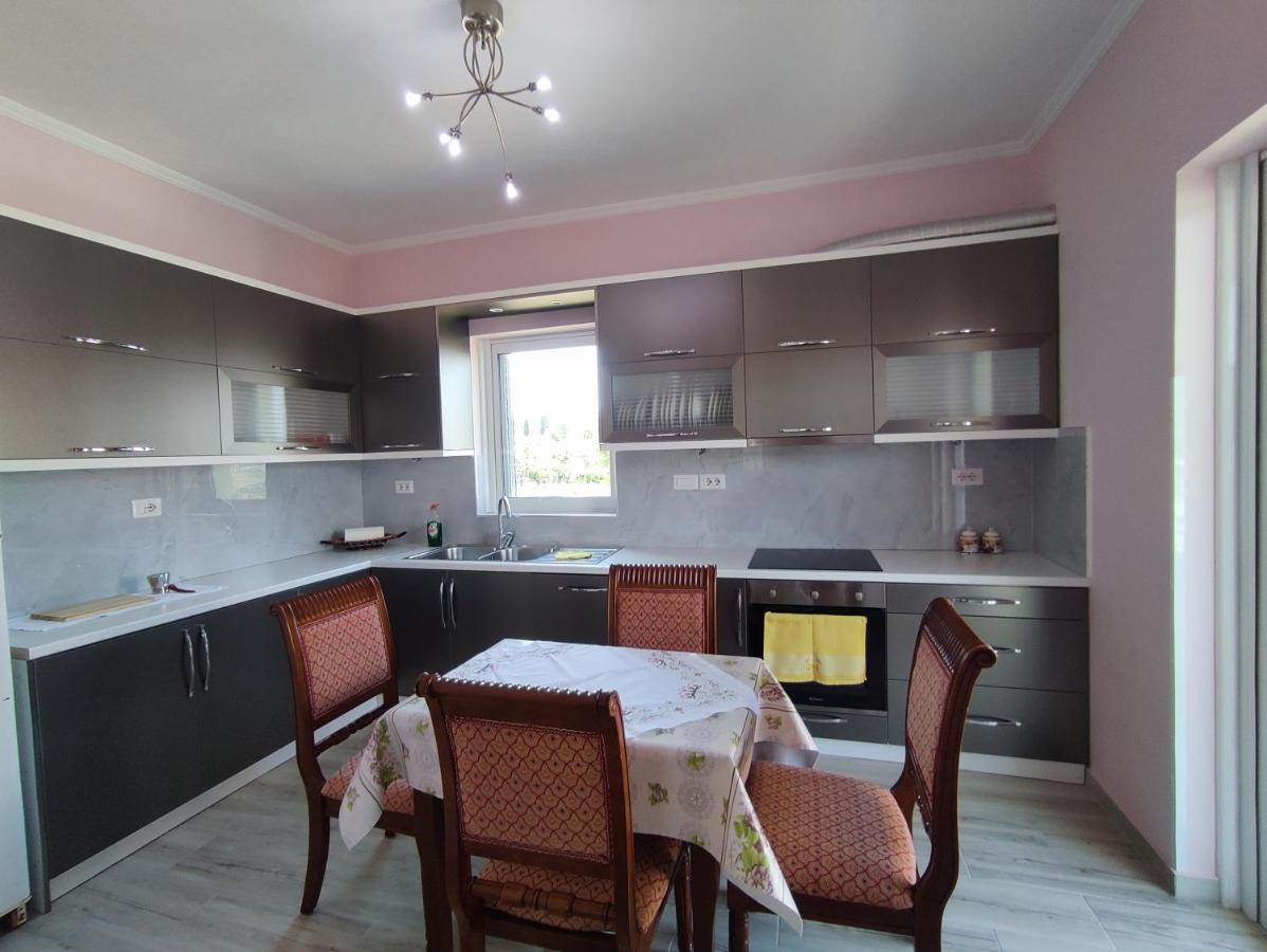Cheerful 2 Bedroom Villa With Free Parking. Gjirokaster Exterior photo