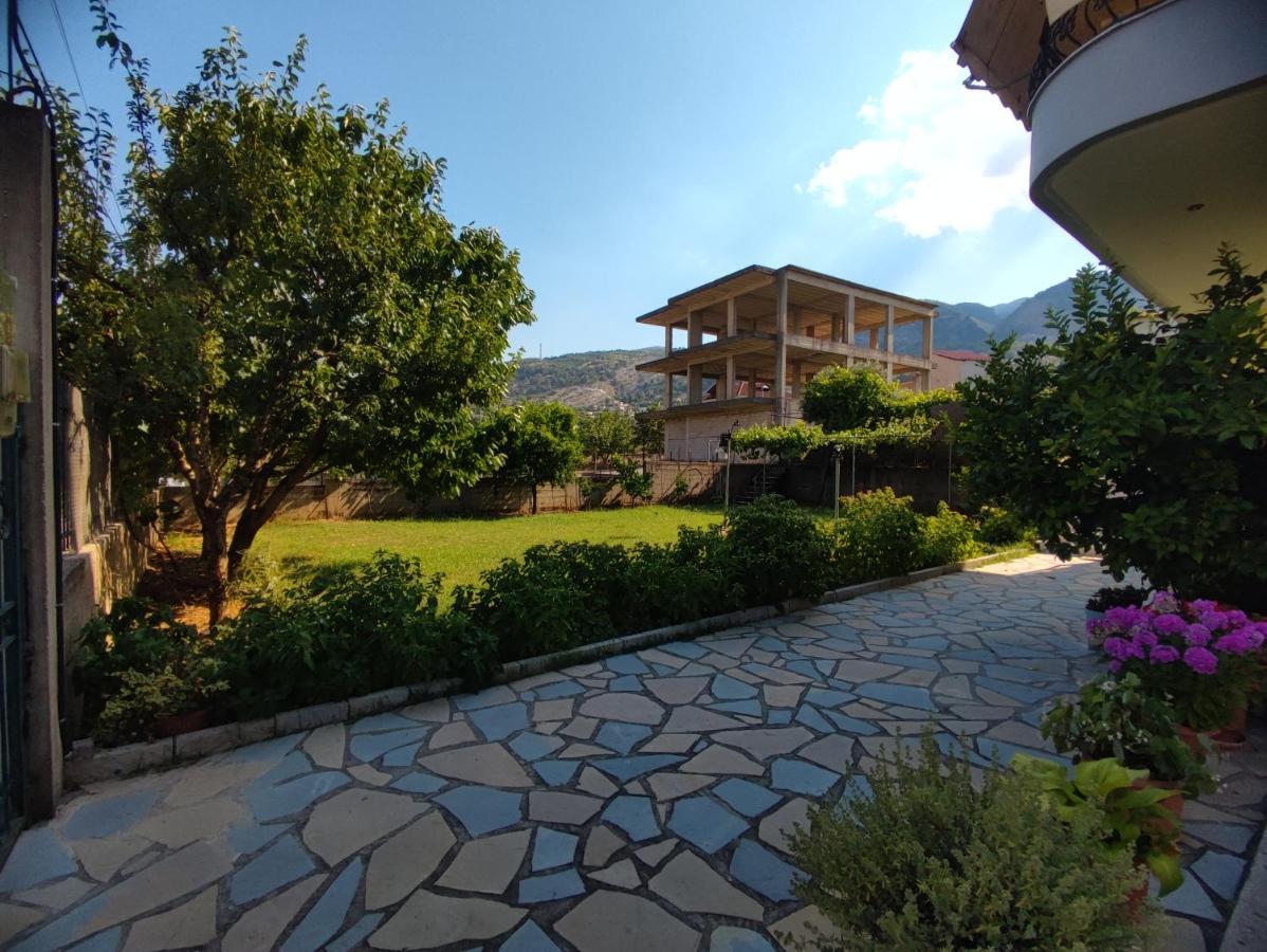 Cheerful 2 Bedroom Villa With Free Parking. Gjirokaster Exterior photo